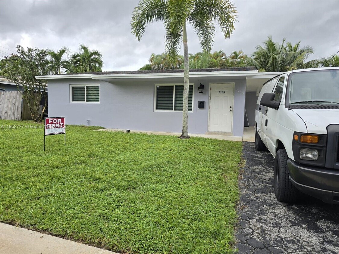 Foto principal - 5189 SW 95th Ave