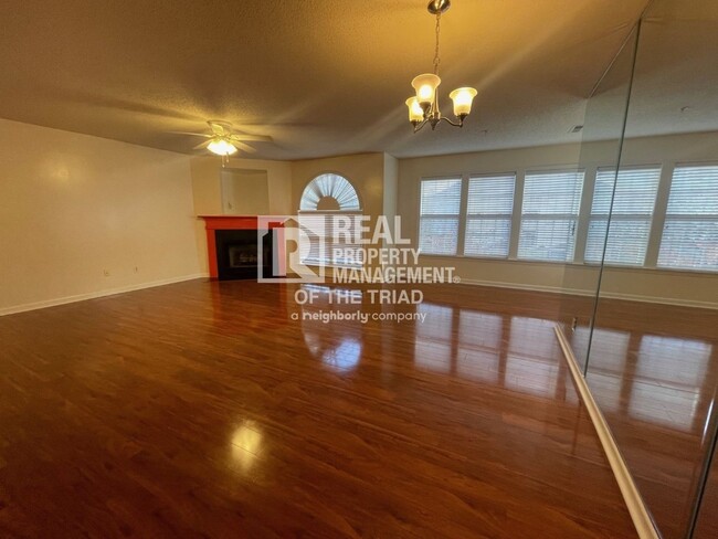 Foto del edificio - Deacon Ridge Gated Community 2BR/2BA Condo...