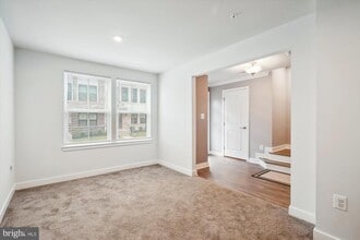 Building Photo - 2824 Lewis Ave