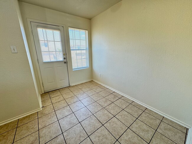 Foto del edificio - 4407 Abigail Dr