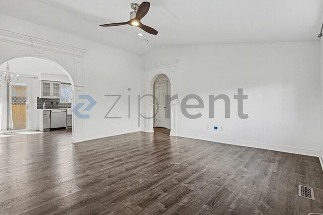 Building Photo - 4528 NE 123rd Ave