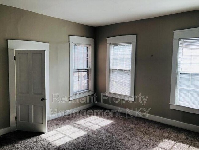 Foto del edificio - 224 E 4th St