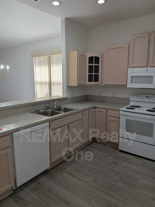 Building Photo - 589 W Doerr Path