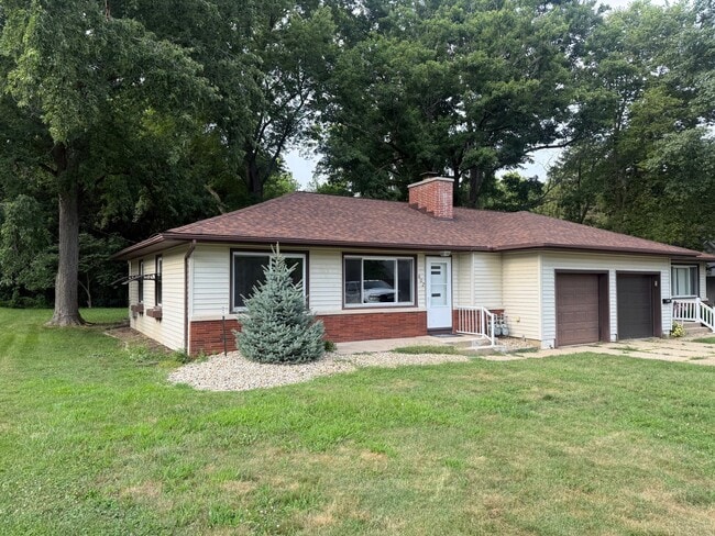 Building Photo - 802 Crestview Dr
