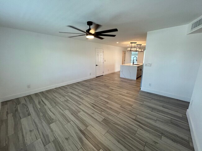Foto del edificio - 3507 E Claire Dr