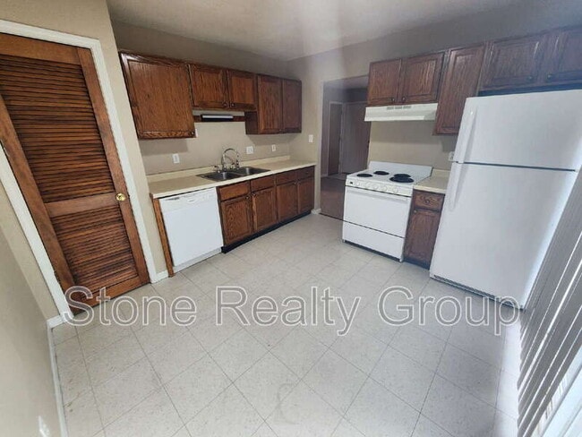 Foto del edificio - 2460 E Clayton Dr