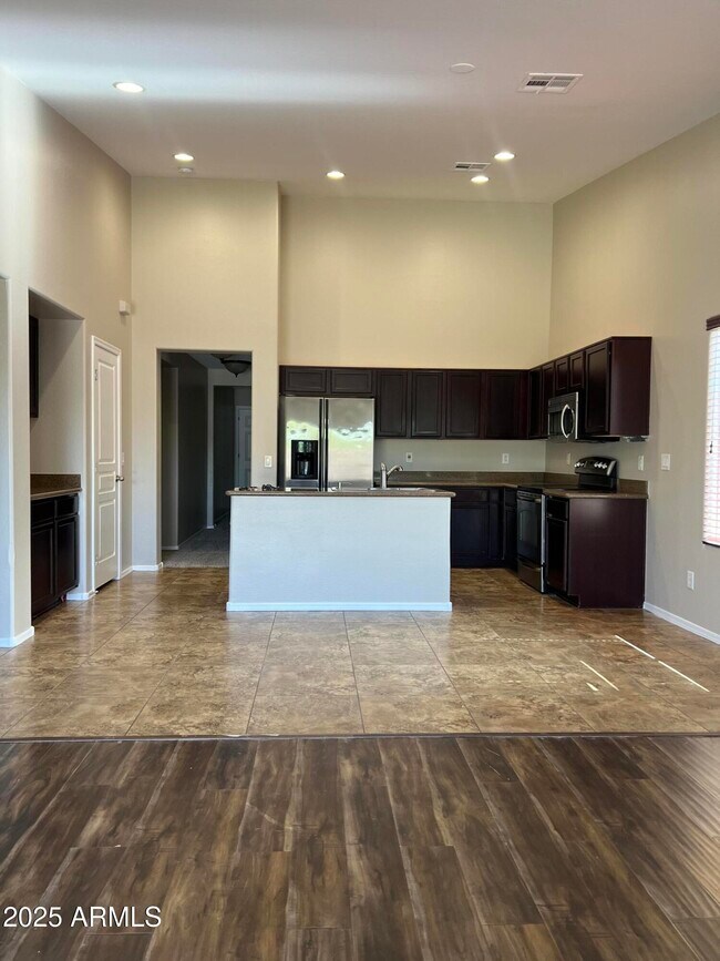 Foto del edificio - 1397 E Mayfield Dr