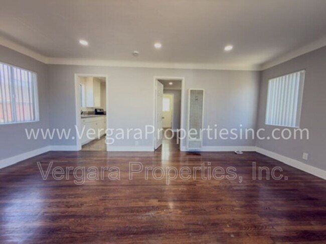 Building Photo - 12138 York Ave