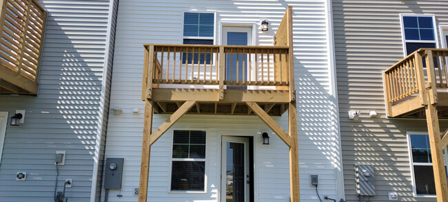 Building Photo - Room in Townhome on Chert Ln