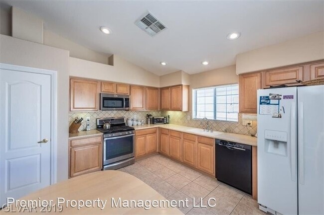Building Photo - 3 br, 2 bath House - 8562 Lakota St