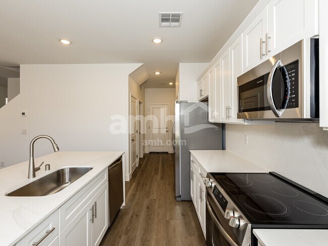 Foto del edificio - 8750 N Begonia Ct