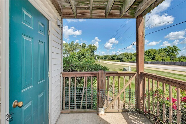 Foto del edificio - 608 Huntington Ct