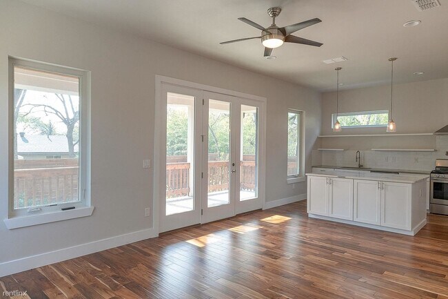 Building Photo - 3 br, 3 bath Duplex - 2509 Del Curto Rd A A