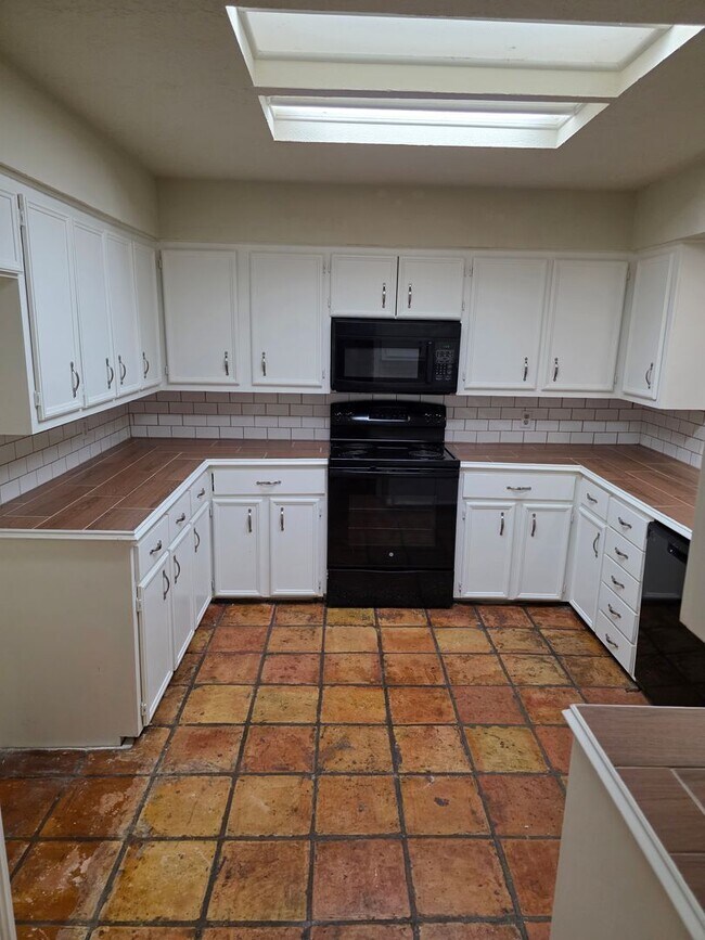 Foto del edificio - MOVE-IN SPECIAL!! $500.00 DEPOSIT  $500 Prorated rent before July 22nd