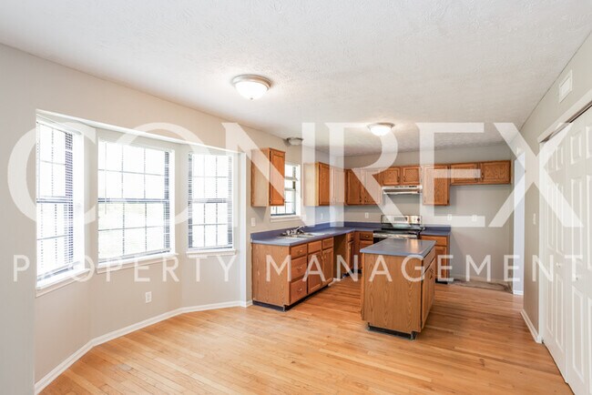 Building Photo - Beautiful Spacious Three Bedroom