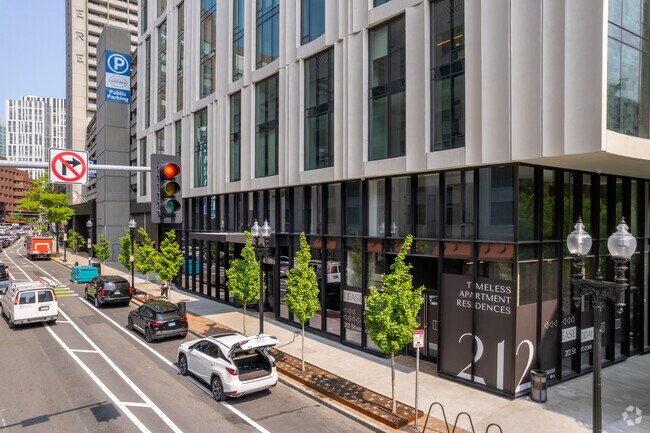 Entrada - 212 Stuart