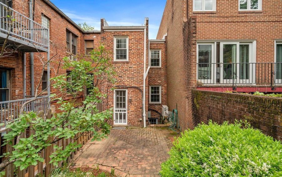 Row Home Incredible location! House Rental in Washington