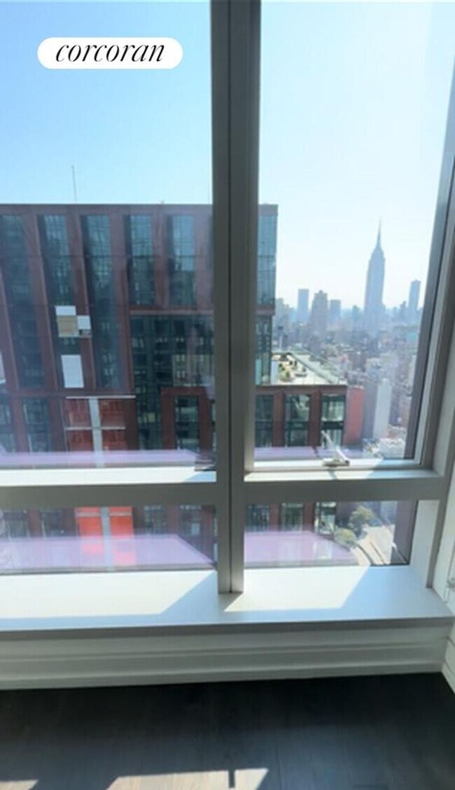 Foto del edificio - 555 10th Ave