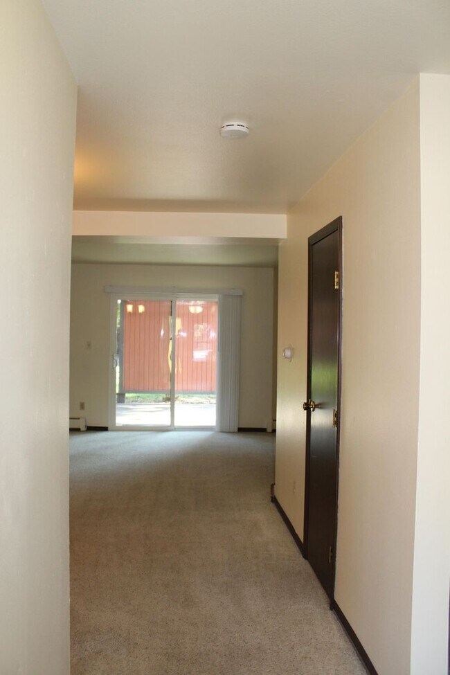 Foto del edificio - Convenient Living Just Minutes from CSU | 3-Bedroom Condo
