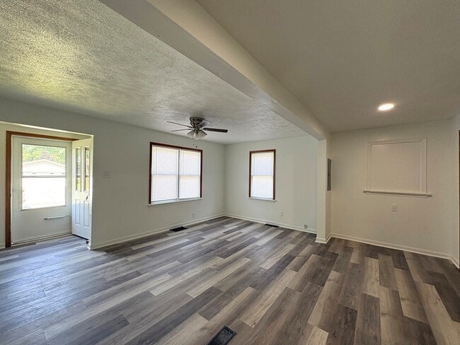 Building Photo - 1409 Kelly St