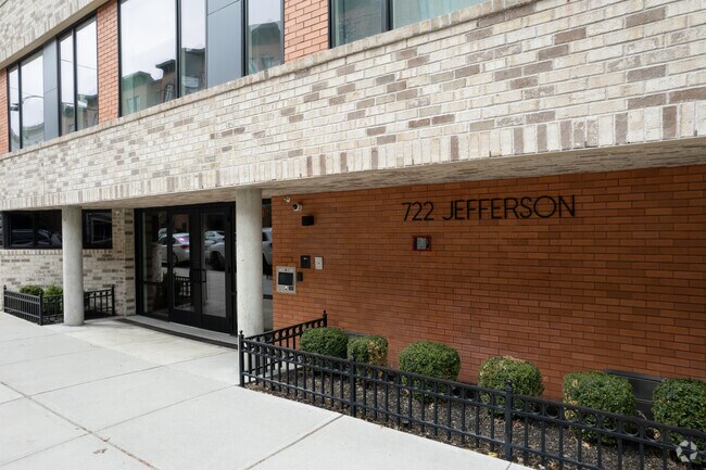 Entrance - 722 Jefferson St