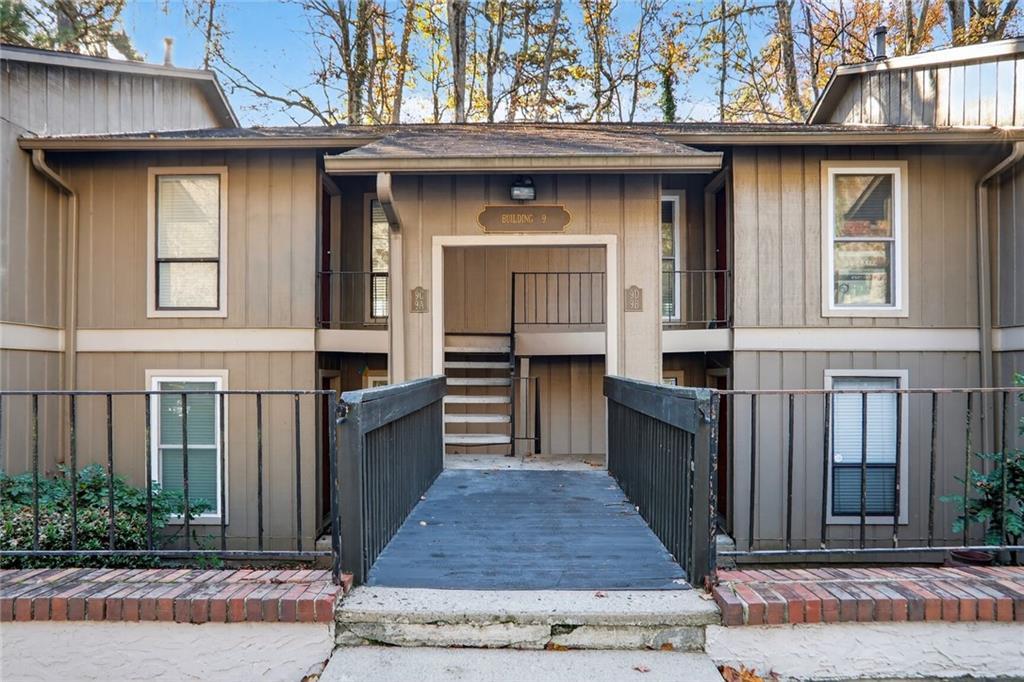 Foto principal - 8740 Roswell Rd