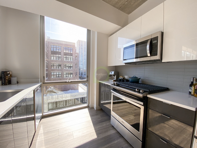 Foto del edificio - 734 N Pine Grove Ave