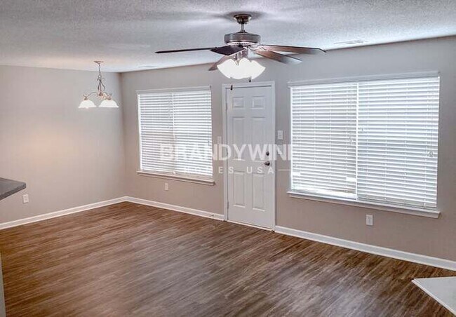 Foto del edificio - 5284 Hanover St