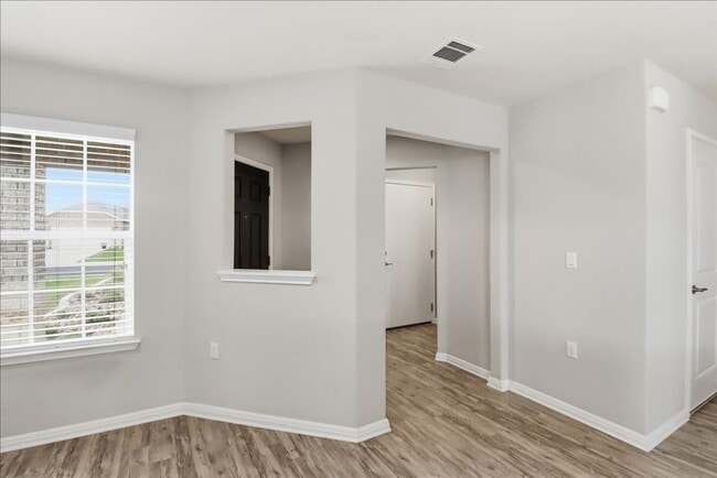 Building Photo - 532 Hereford Ln