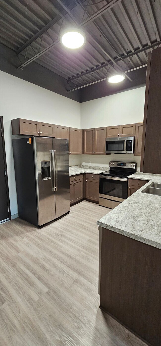 Building Photo - Modern Apartment in Midtown Billings!