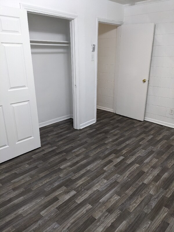 Building Photo - 601 Barton St