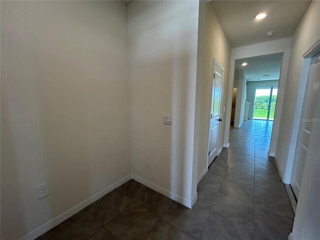 Building Photo - 17550 Crescent Moon Lp