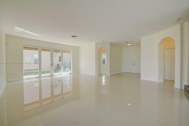 Foto del edificio - 15711 SW 53rd Ct