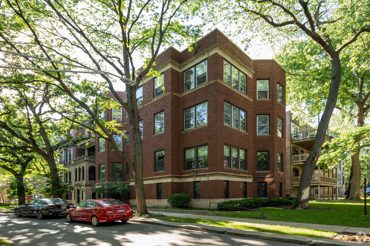 Primary Photo - 1200 E Madison Park
