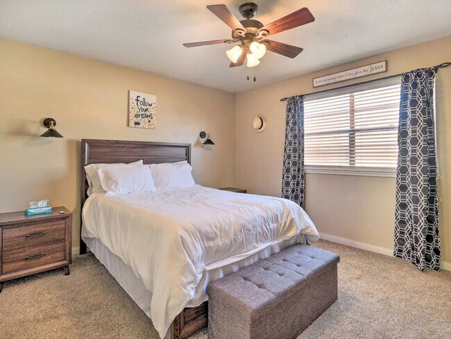 Building Photo - 3 Bedroom Single Family Home in Clovis
