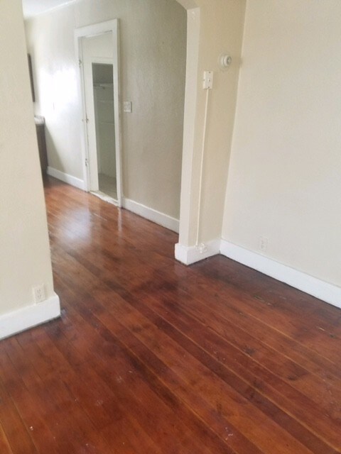 Foto del edificio - 1103 W 29th St