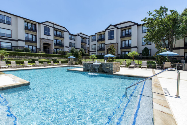 Resort Style Pool - Vail Village Apartments