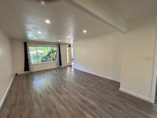 Building Photo - Beautiful 4 Bedroom Home on a Serene Street!