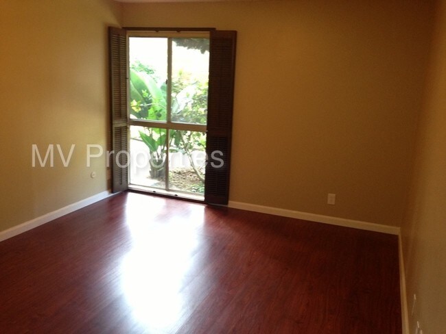 Building Photo - 615 Stratford Ct