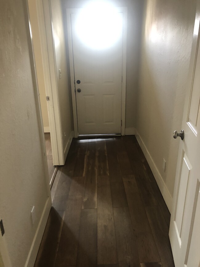 Front entrance/ hallway - 79 N 12th St