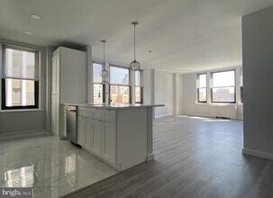 Building Photo - 135 S 19th St