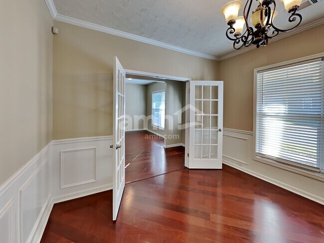 Building Photo - 317 Azalea Loop