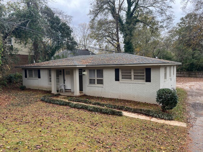 Foto del edificio - 303 Springdale Dr