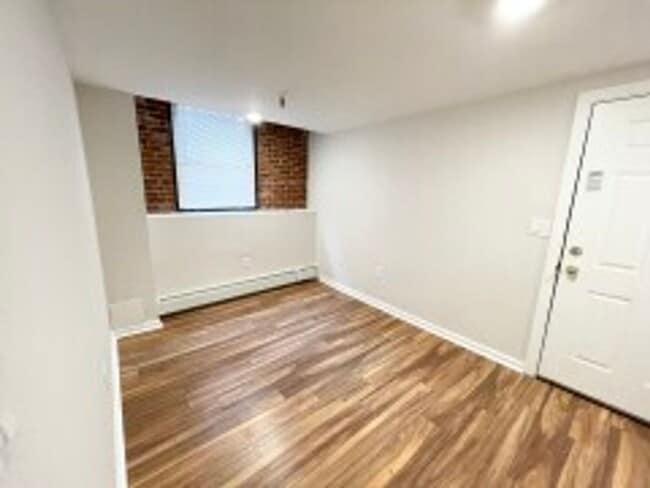 Building Photo - Gorgeous Fenway 4 Bed/2 Bath on Hemenway St for September 1st.  Students Welcome!!!