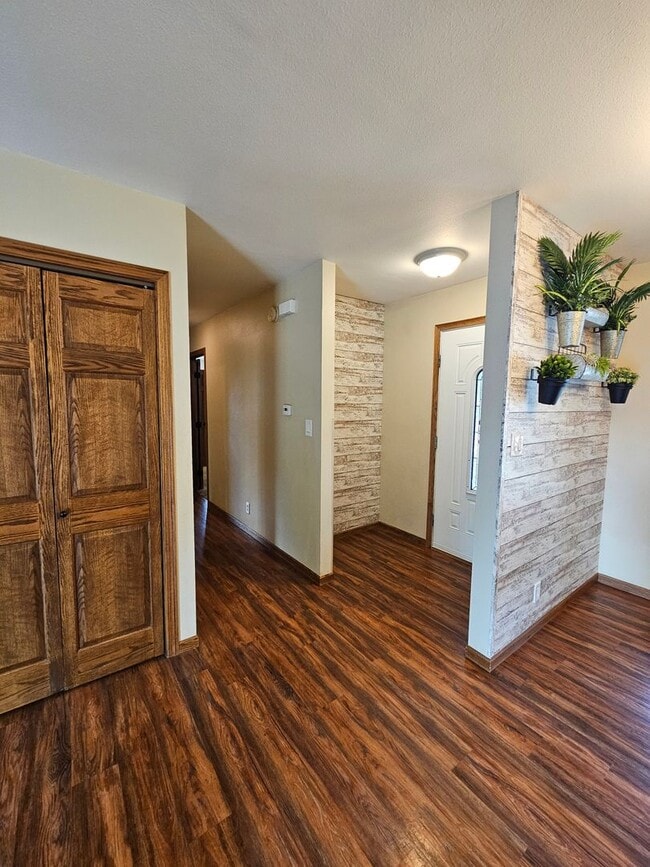 Building Photo - 4 BED | 2 BATH HOME | SINGLE GARAGE | WEST RAPID CITY