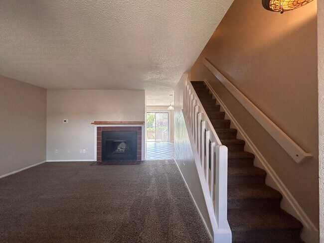 Building Photo - NORTHGLENN, BIG 3 LEVEL TOWNHOME, PRIVATE ...