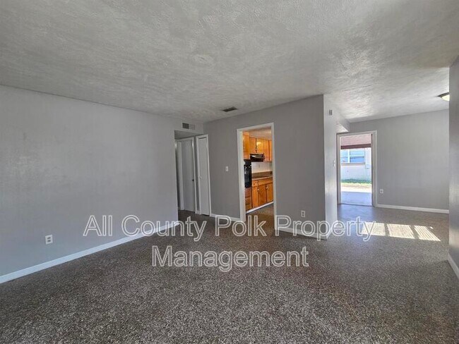 Foto del edificio - 2807 Hertha Ave