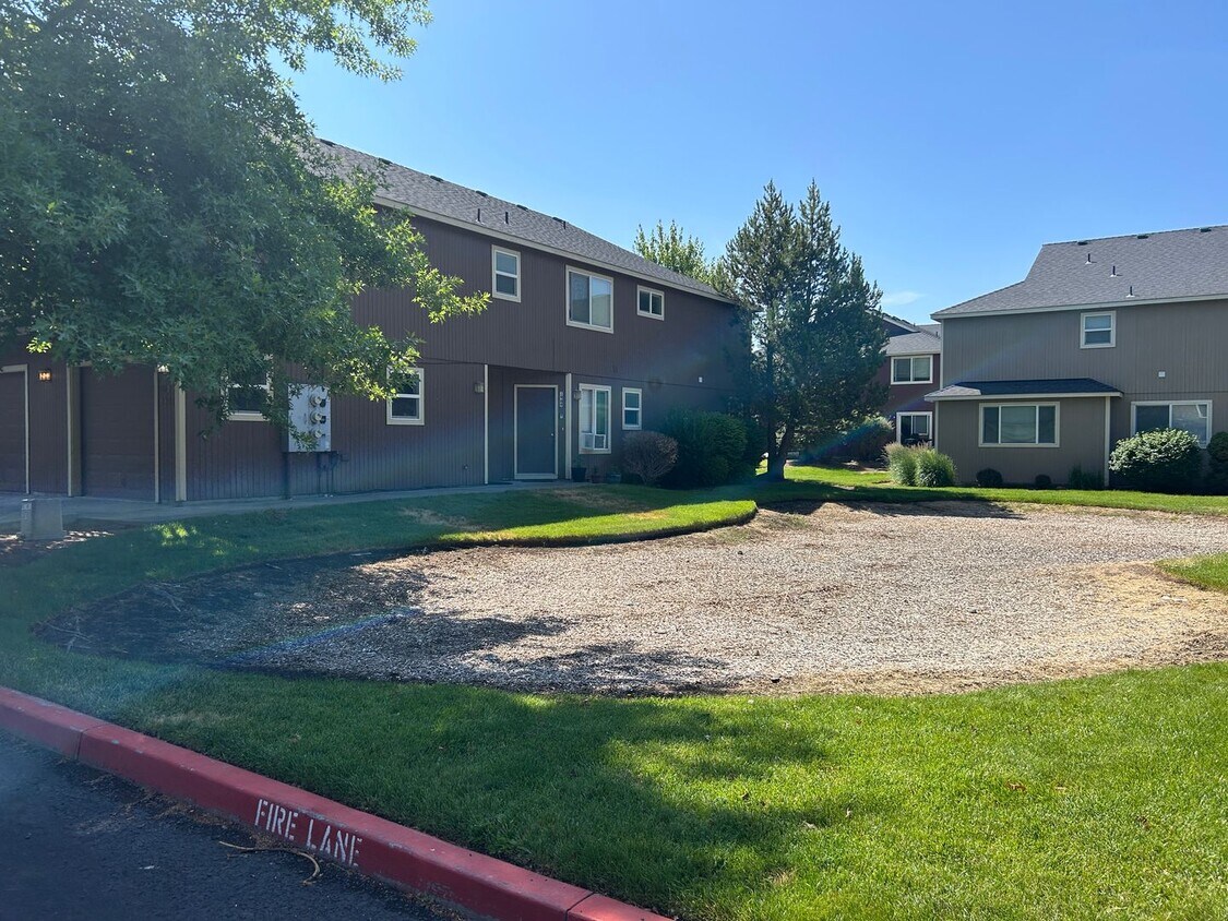 Foto del edificio - 1987-1991 SW Canyon Dr