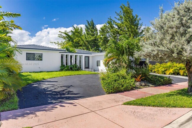 Foto del edificio - 8220 Hawthorne Ave