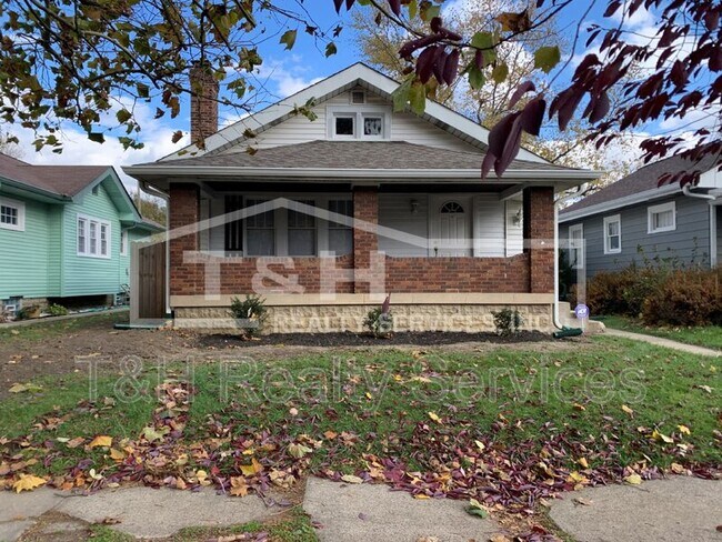 Building Photo - 1309 N Gladstone Ave
